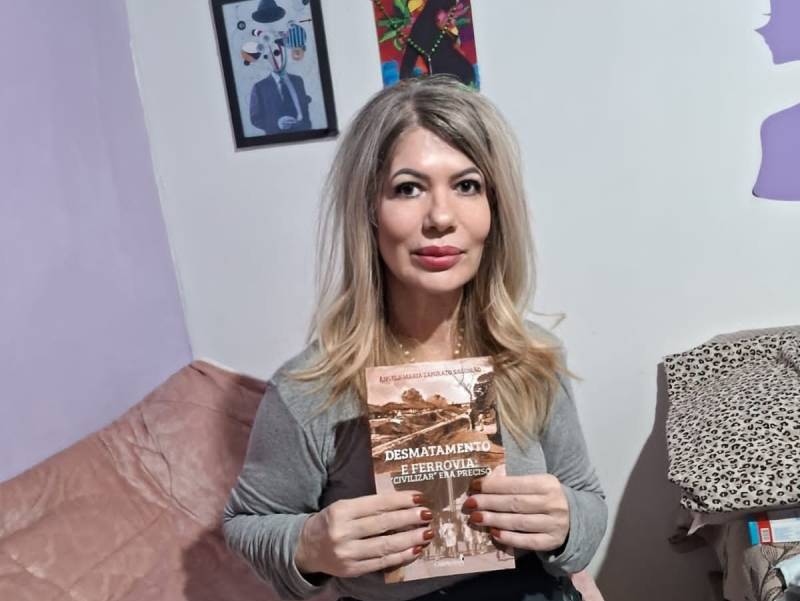 Escritora paraguaçuense lança livro que aborda o desmatamento e a ferrovia na história de Paraguaçu