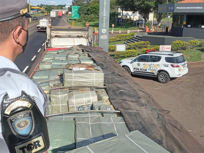 Polícia Rodoviária apreende carreta com mercadorias sem documento fiscal em Assis