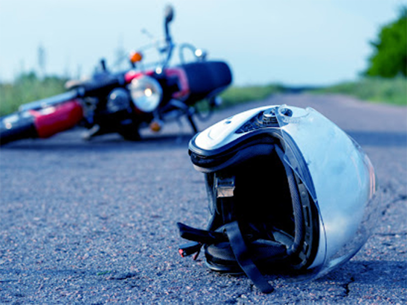 Garupa morre e motociclista fica gravemente ferido em acidente na Avenida Dom Antônio em Assis