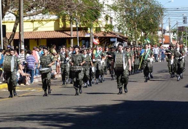 Desfile Festivo deverá reunir escolas, entidades e clubes de serviço na Avenida Paraguaçu