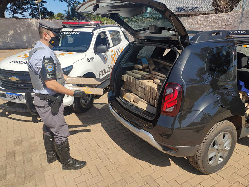 Polícia Rodoviária aborda veículo com mais de 500 kg de maconha em Palmital