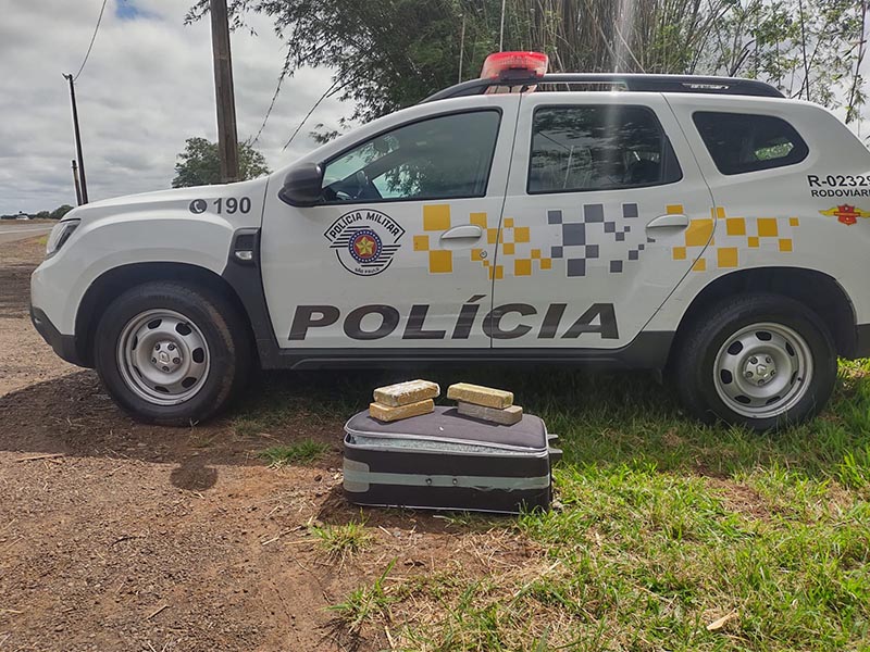 Polícia flagra mulher transportando crack dentro da mala em ônibus em Santa Cruz do Rio Pardo