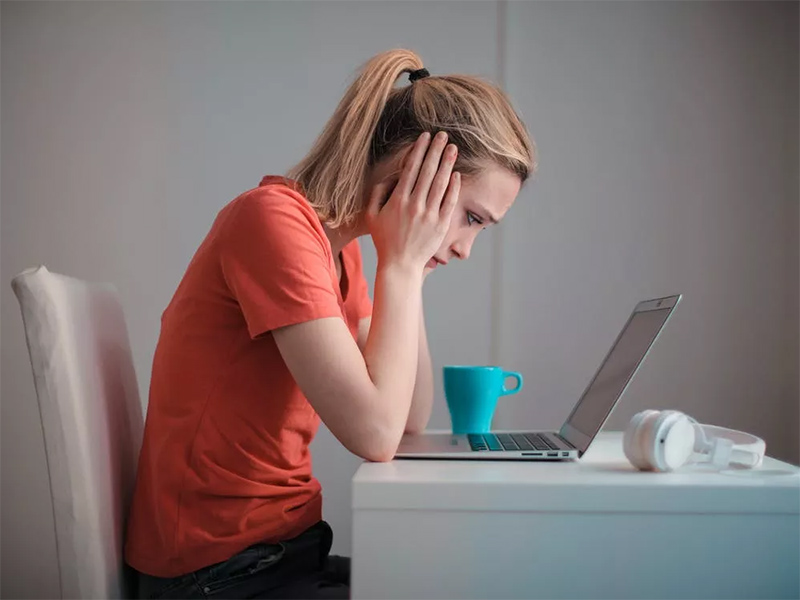 Assédio é principal violência a meninas e mulheres em ambiente virtual