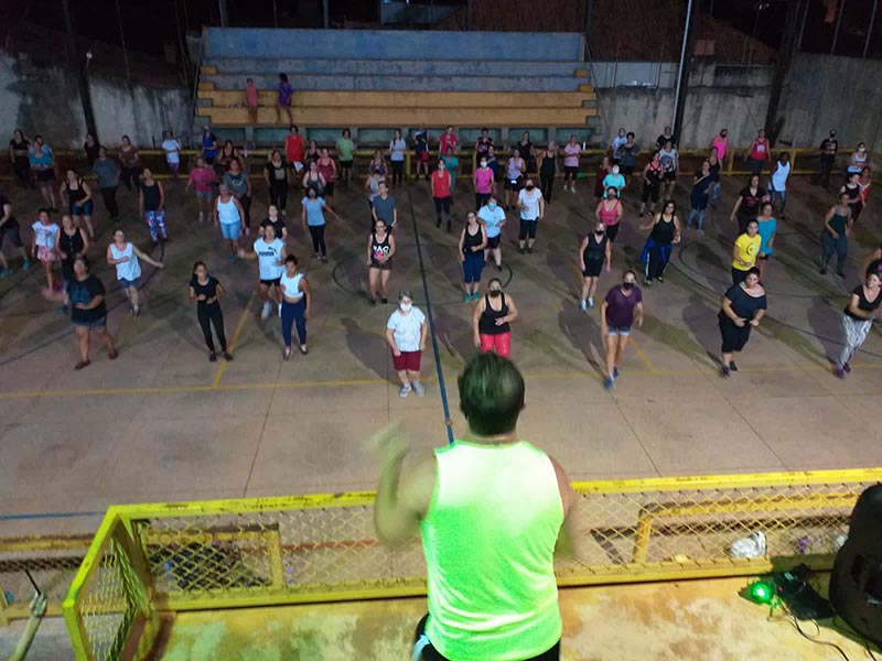 Aulas de Zumba na Quadra Elzinha atraem grande público