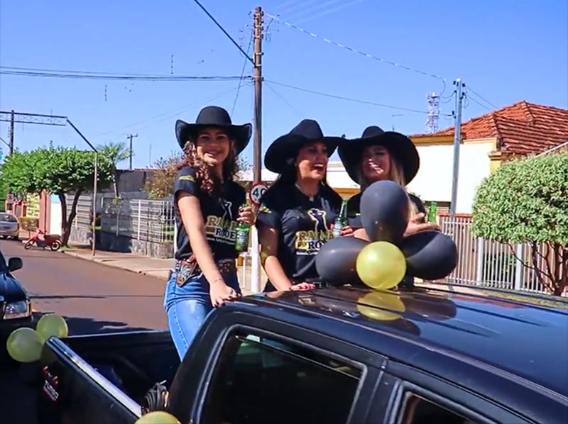 Desfile das candidatas à Rainha da Expo Paraguaçu movimentou a cidade no último sábado