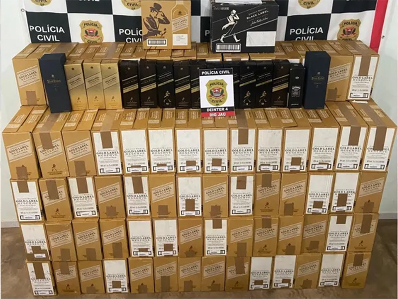 Polícia Civil apreende quase 800 garrafas de whisky falsificadas em Jaú