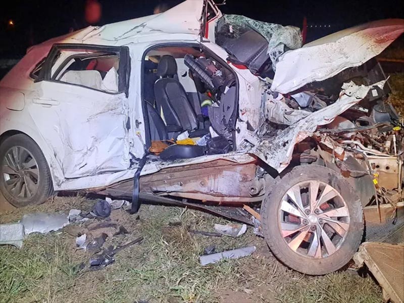 Batida entre caminhão e carro mata duas pessoas na Rodovia Brigadeiro Eduardo Gomes, em Rancharia