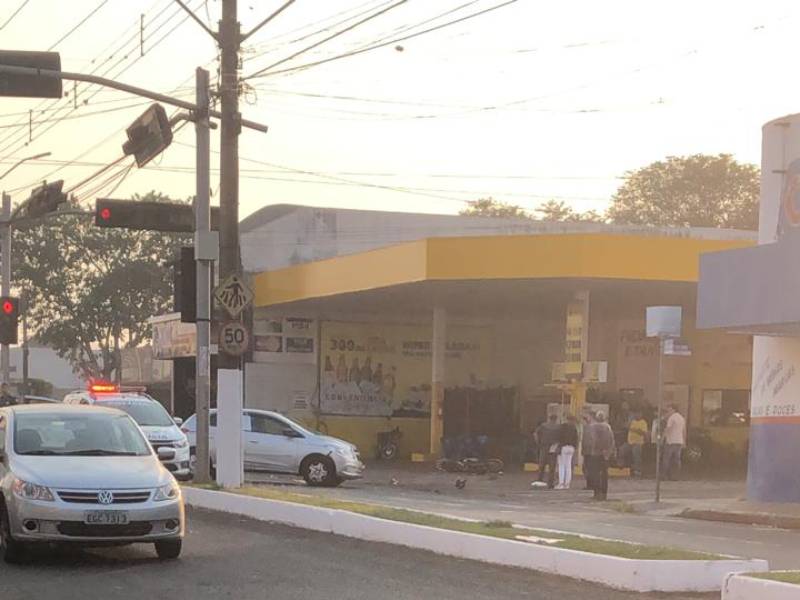 Jovem fica gravemente ferido após se envolver em acidente na Avenida Siqueira Campos